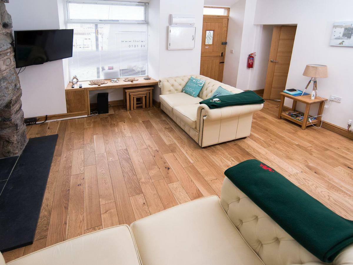 The Captain'S Bank Porthmadog Bagian luar foto
