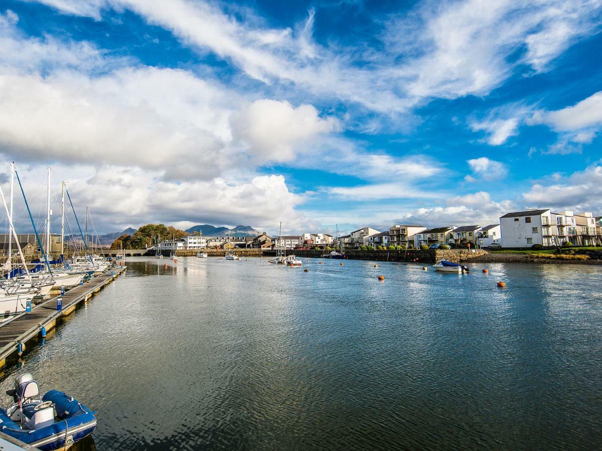 The Captain'S Bank Porthmadog Bagian luar foto