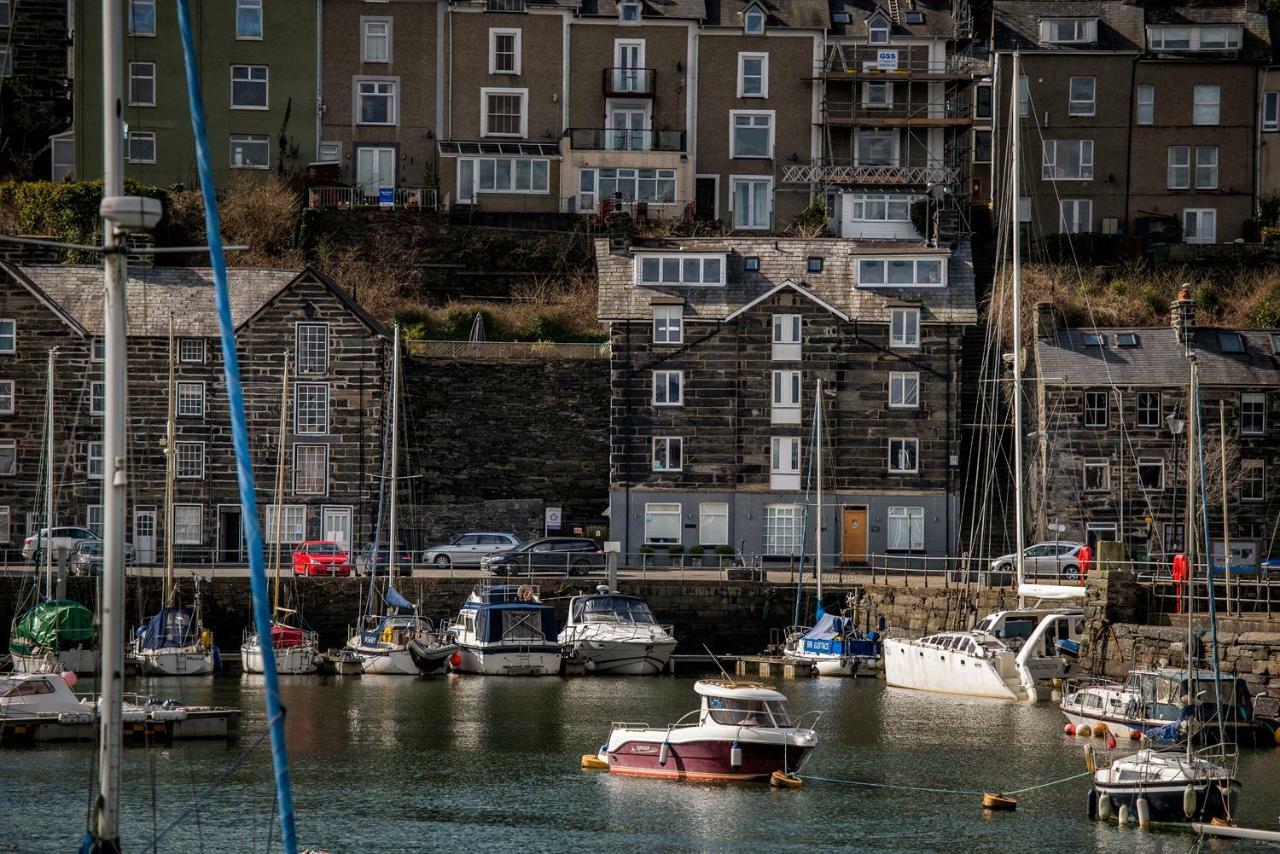 The Captain'S Bank Porthmadog Bagian luar foto